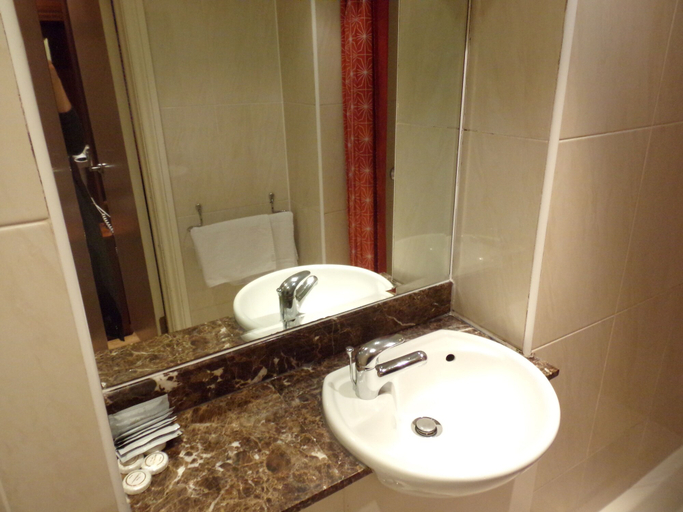 Bathroom 4, Wedgewood Hotel, London