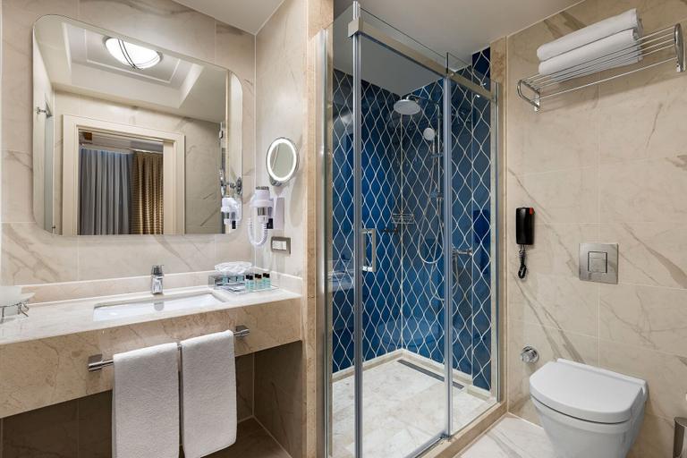 Bathroom 5, Titanic City Taksim, Beyoğlu