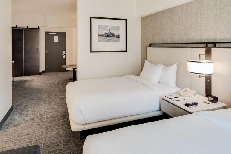 Bedroom 2, DoubleTree by Hilton Hotel & Suites Jersey City, Jersey City