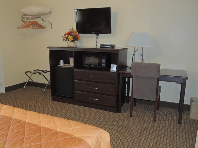 Bedroom 2, Stardust Motel, New London