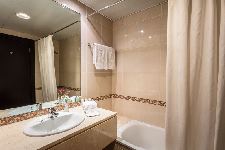 Bathroom 5, VIP Grand Maputo, Maputo