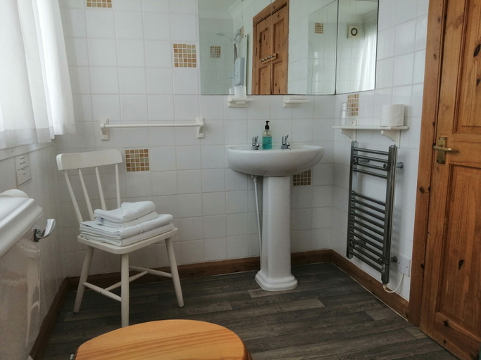 Bathroom 3, Harbourlight Guest House, Pembrokeshire