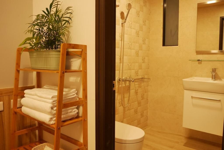 Bathroom 4, Seeing Nantai Holiday Apartment, Tainan