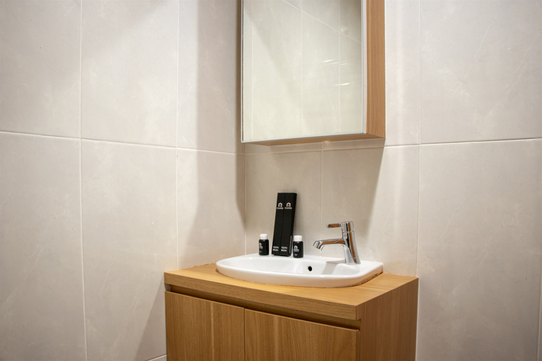 Bathroom 2, Cozy and Nice Studio Apartment at Evenciio Margonda By Travelio, Depok