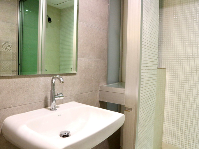 Bathroom 5, Swana Bangkok Hotel, Phra Nakhon