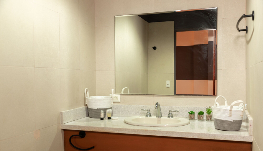 Bathroom 4, MARINN Tropical Vibes Hotel, Panamá