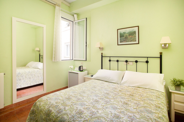 Bedroom 1, Hostal Los Alpes, Madrid