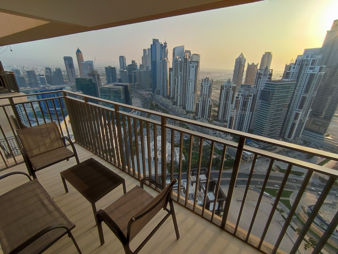 Balcony 2, SuperHost - Chic Apartment With Balcony Close to Burj Khalifa, Dubai