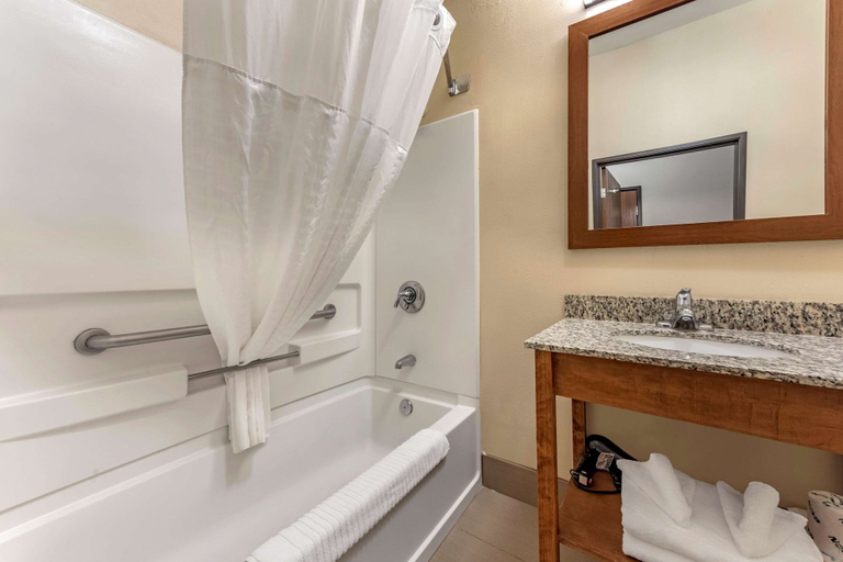Bathroom 4, Comfort Inn & Suites Streetsboro - Kent, Portage