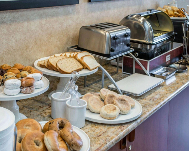 Food & Drinks 5, Comfort Suites Portland Southwest, Multnomah