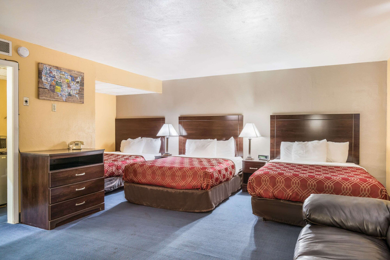 Bedroom 3, Econo Lodge Cameron, De Kalb