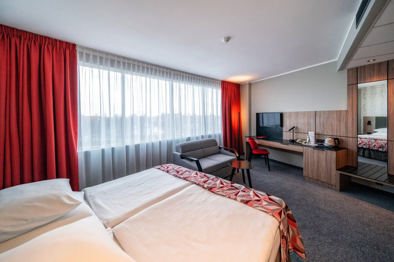 Bedroom 2, Hotel HP Park Plaza Wroclaw, Środa Śląska