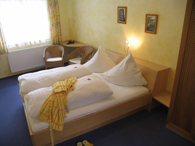 Bedroom 3, Hotel Zur Sonne, Ansbach