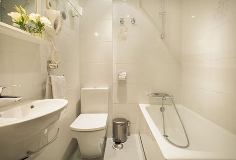 Bathroom 5, Hostal Los Alpes, Madrid