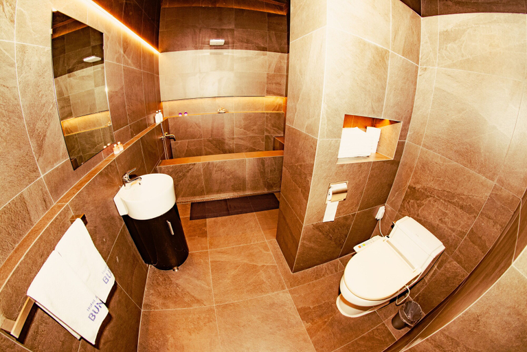 Bathroom 3, Jeju Bunker Hotel & Resort, Seogwipo