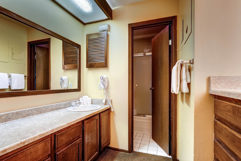 Bathroom 4, Aspen Ridge Condominiums by Vail Resorts, Summit