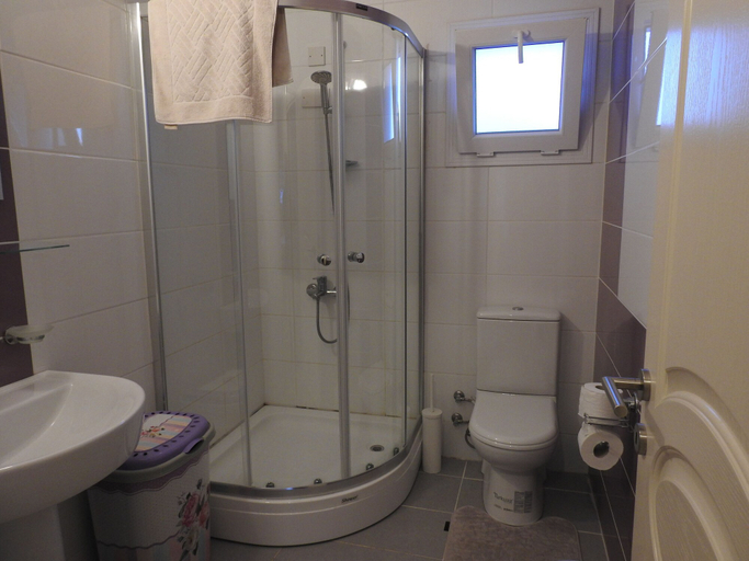 Bathroom 3, Aylin Apartment