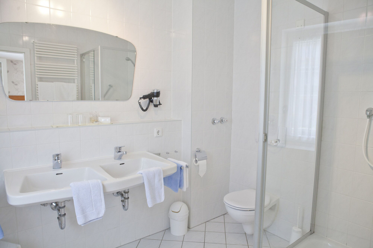 Bathroom 4, Hotel Alexa, Main-Tauber-Kreis