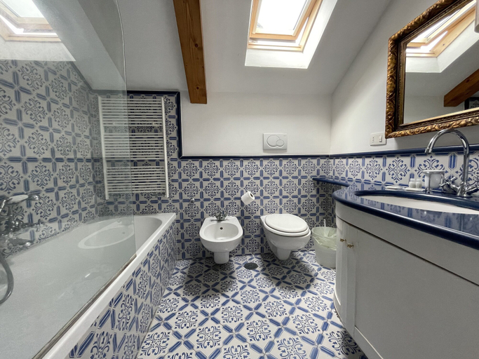 Bathroom 5, The Secret Garden Relais, Napoli