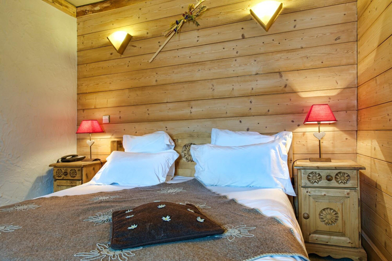 Bedroom 2, Alp'Hotel, Haute-Savoie