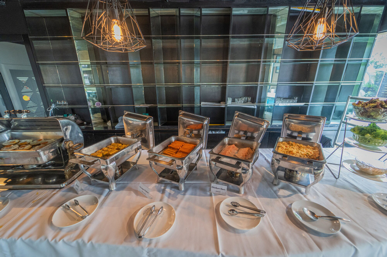 Food & Drinks 17