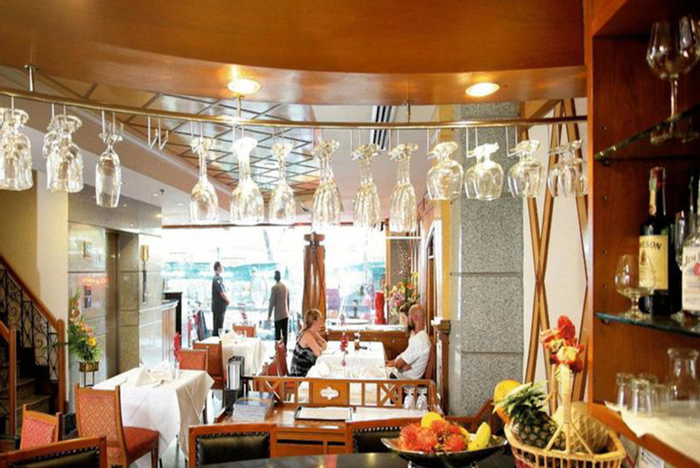 Food & Drinks 5, Majestic Suites, Khlong Toey