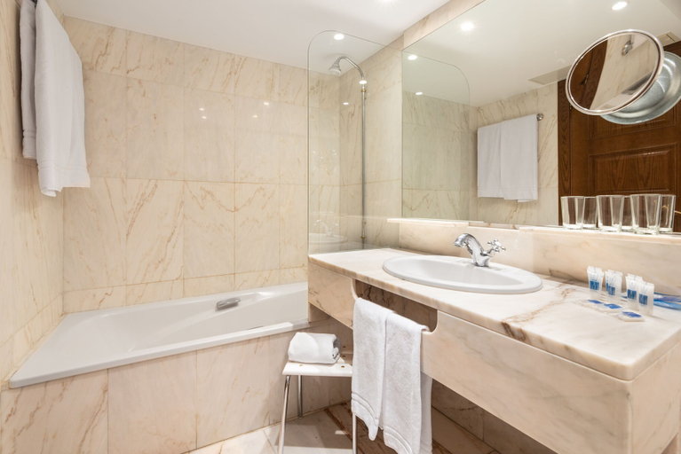 Bathroom 4, Crisol Mesón del Cid, Burgos