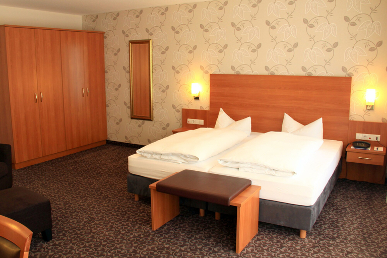 Bedroom 3, Hotel Alexa, Main-Tauber-Kreis