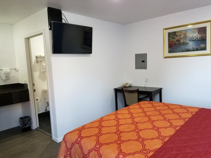 Bedroom 2, Travis Lodge Motel 16, Alameda