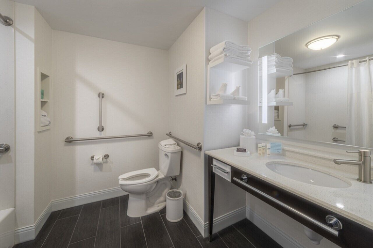 Bathroom 4, Hampton Inn Carlstadt-At The Meadowlands, Bergen