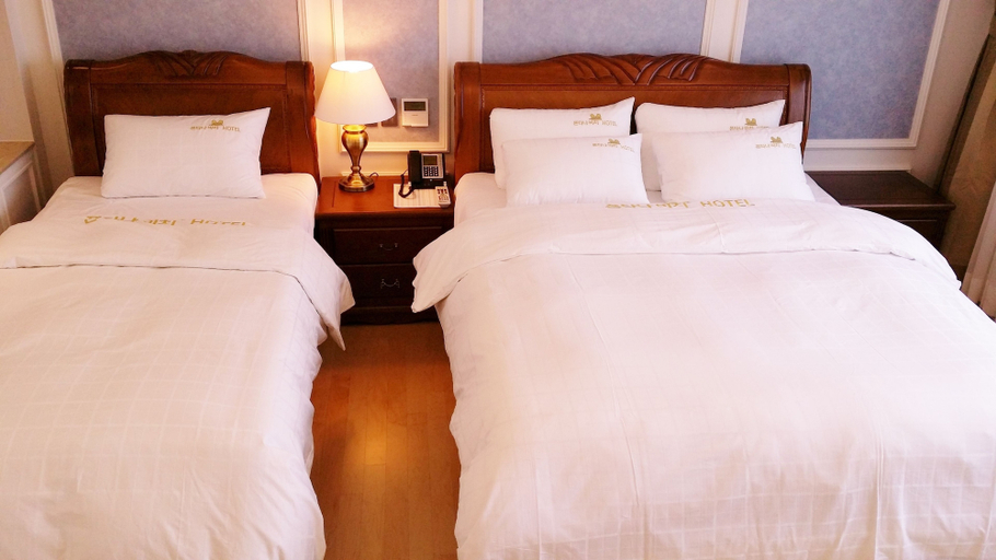 Bedroom 3, Fontana Beach Hotel, Muan