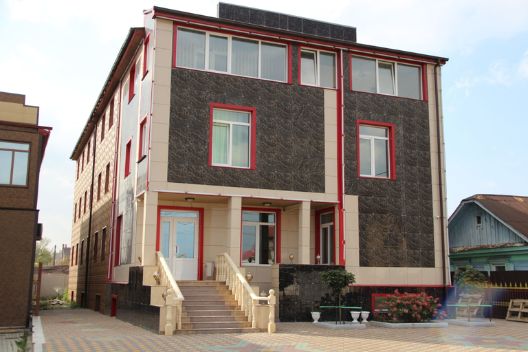 Exterior & Views