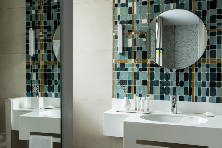 Bathroom 4, Hotel Aiglon, Paris