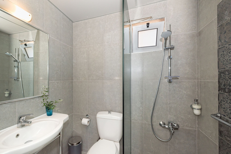 Bathroom 4, Creta Vitalis, Crete