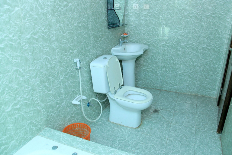 Bathroom 5, Tseder Pension, Addis Abeba