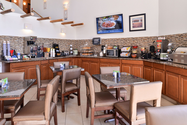 Food & Drinks 5, Best Western Kiva Inn, Larimer