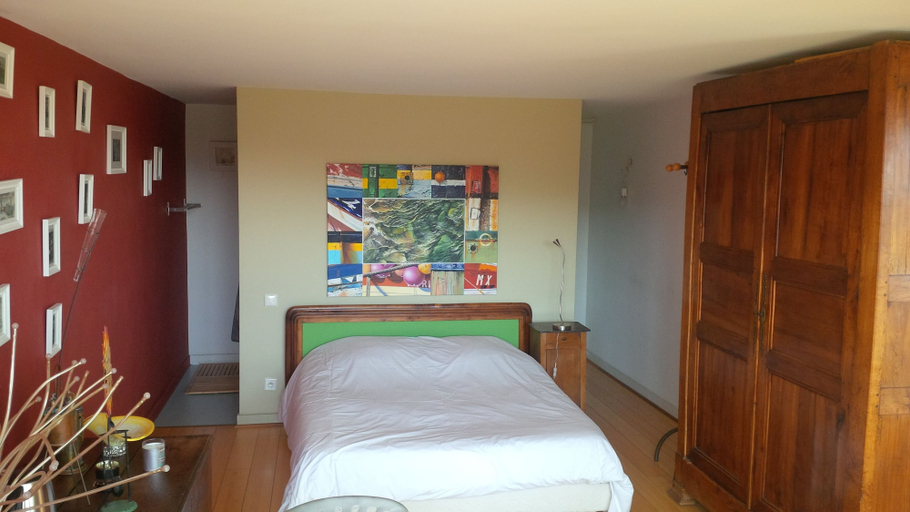 Bedroom 2, Homestay Le Corbusier 5 ieme Rue, Loire