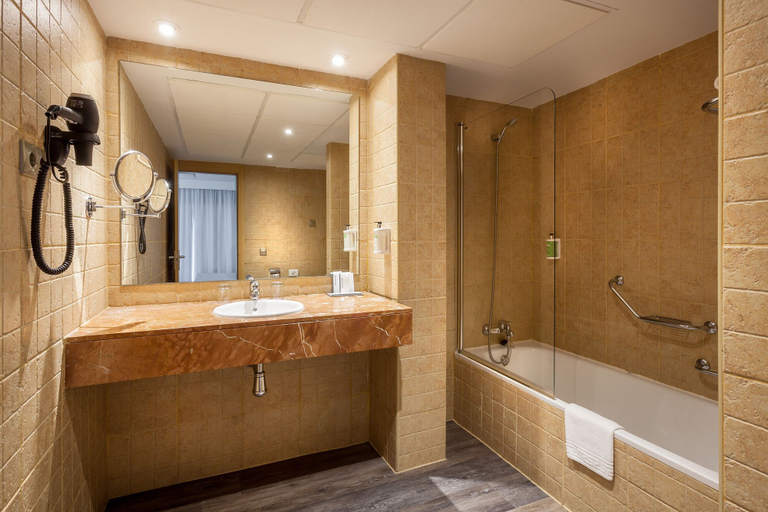 Bathroom 5, Sol Lanzarote - All Inclusive, Las Palmas
