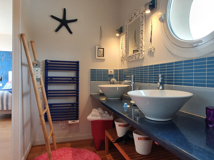 Bathroom 5, Fenêtres Sur Mer, Seine-Maritime
