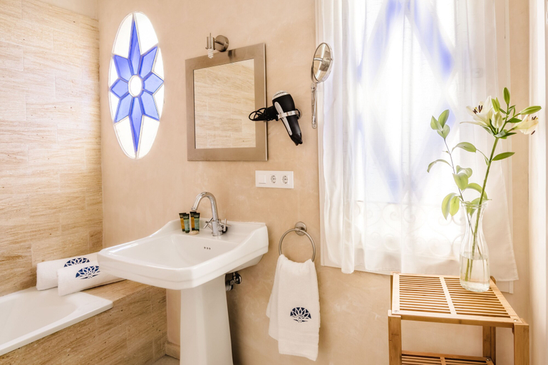Bathroom 5, Hotel Casa de Colón, Sevilla