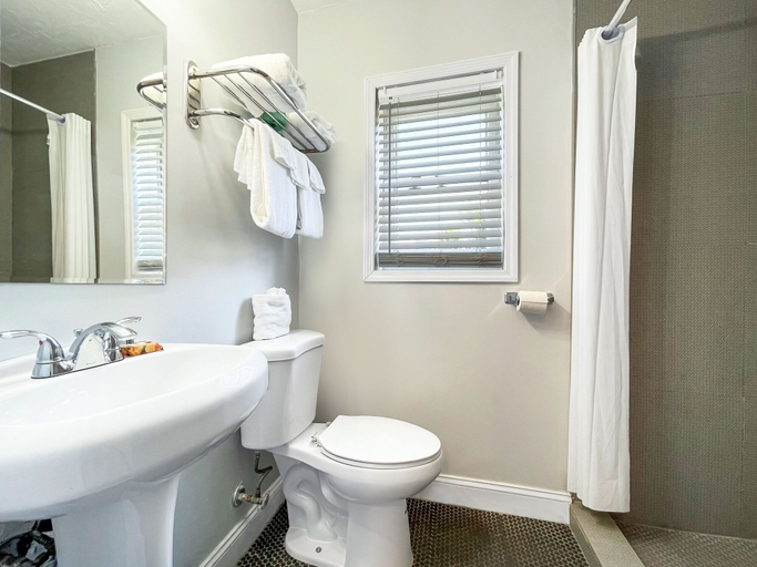 Bathroom 3, Ocean Villas, Broward