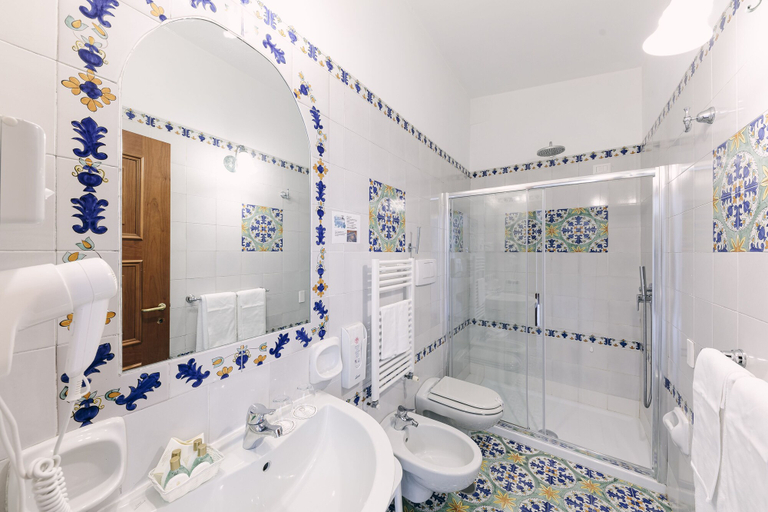 Bathroom 4, Villa Maria Hotel, Salerno