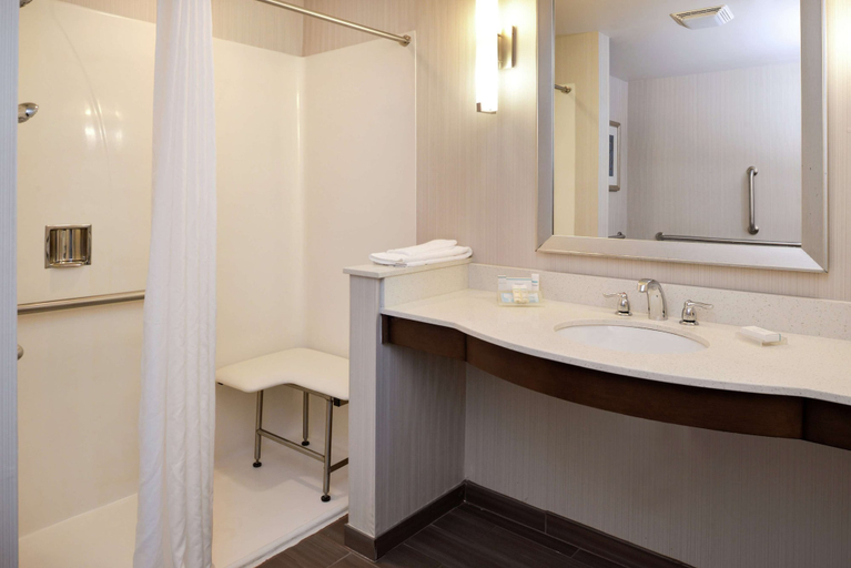 Bathroom 4, Hilton Garden Inn Bristol, Bristol
