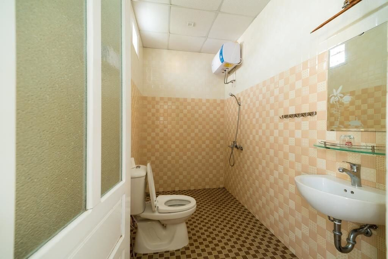 Bathroom 3, Quynh Long Villa, Da Nang