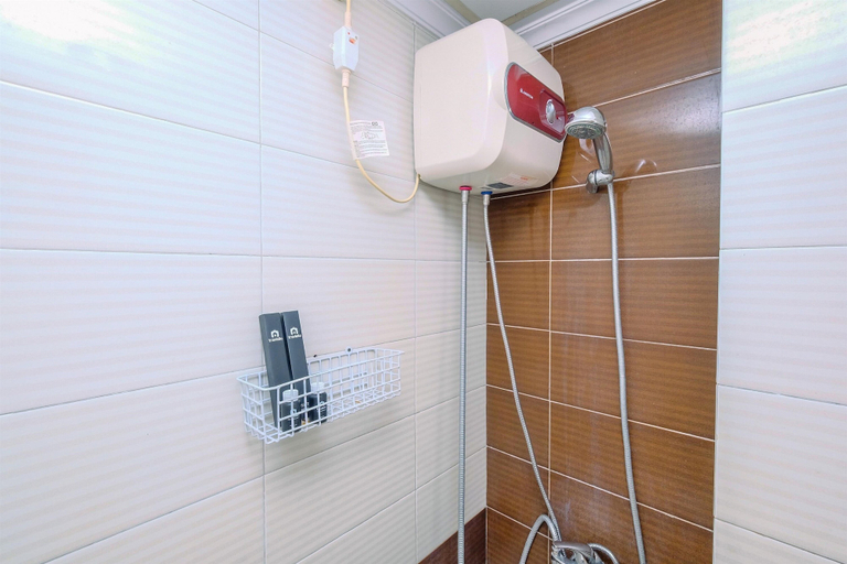 Bathroom 3, Fully Furnished And Comfy Studio Apartment Margonda Residence 3, Depok