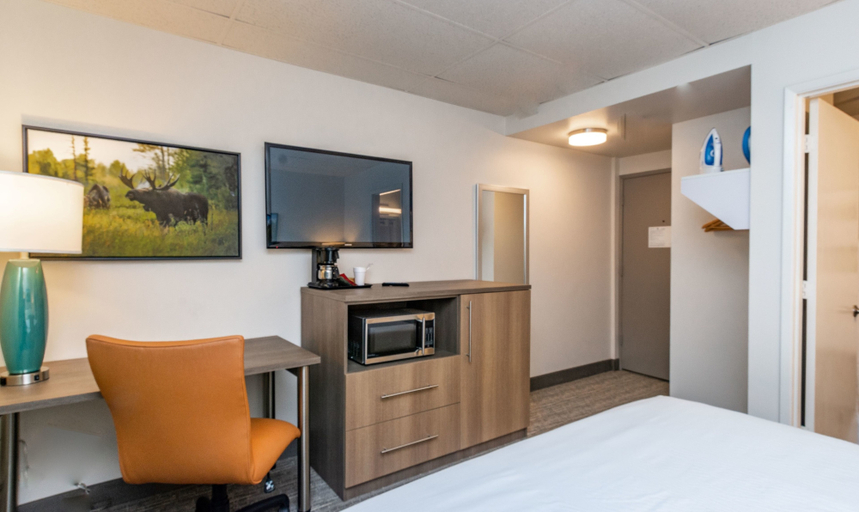 Bedroom 2, Bridgewater Hotel, Trademark Collection by Wyndham, Fairbanks North Star