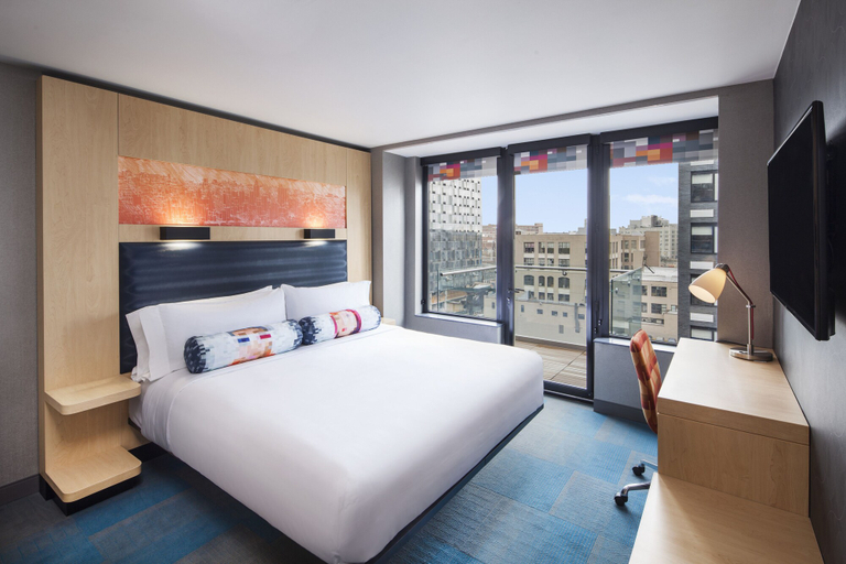 Bedroom 3, Aloft by Marriott Long Island City-Manhattan View, New York
