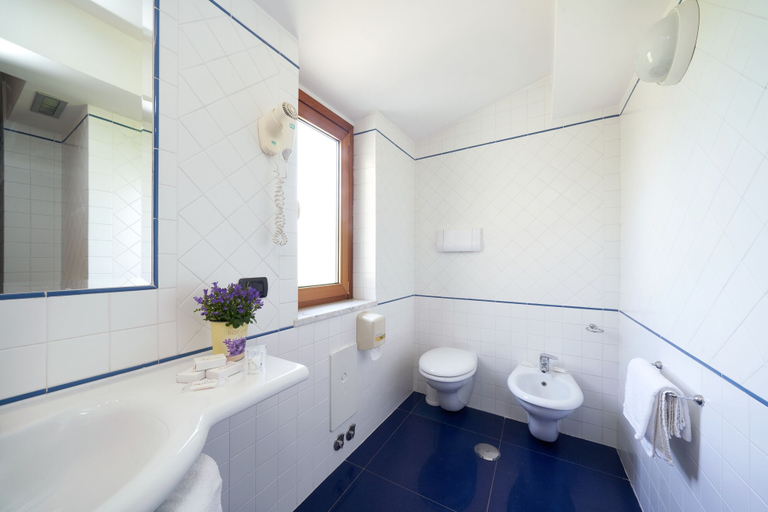 Bathroom 5, Hotel Ristorante La Piana, Benevento