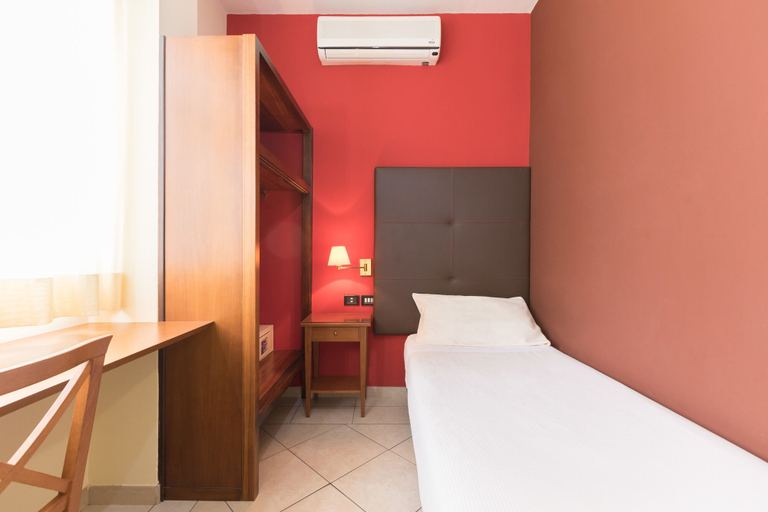 Bedroom 4, Hotel La Baia, Bari