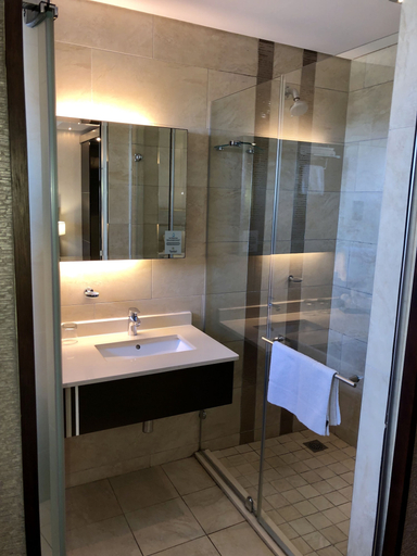 Bathroom 5, Coastlands Musgrave Hotel, eThekwini
